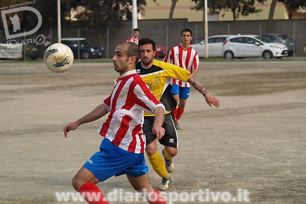 Andrea Mura cerca di recuprare un pallone